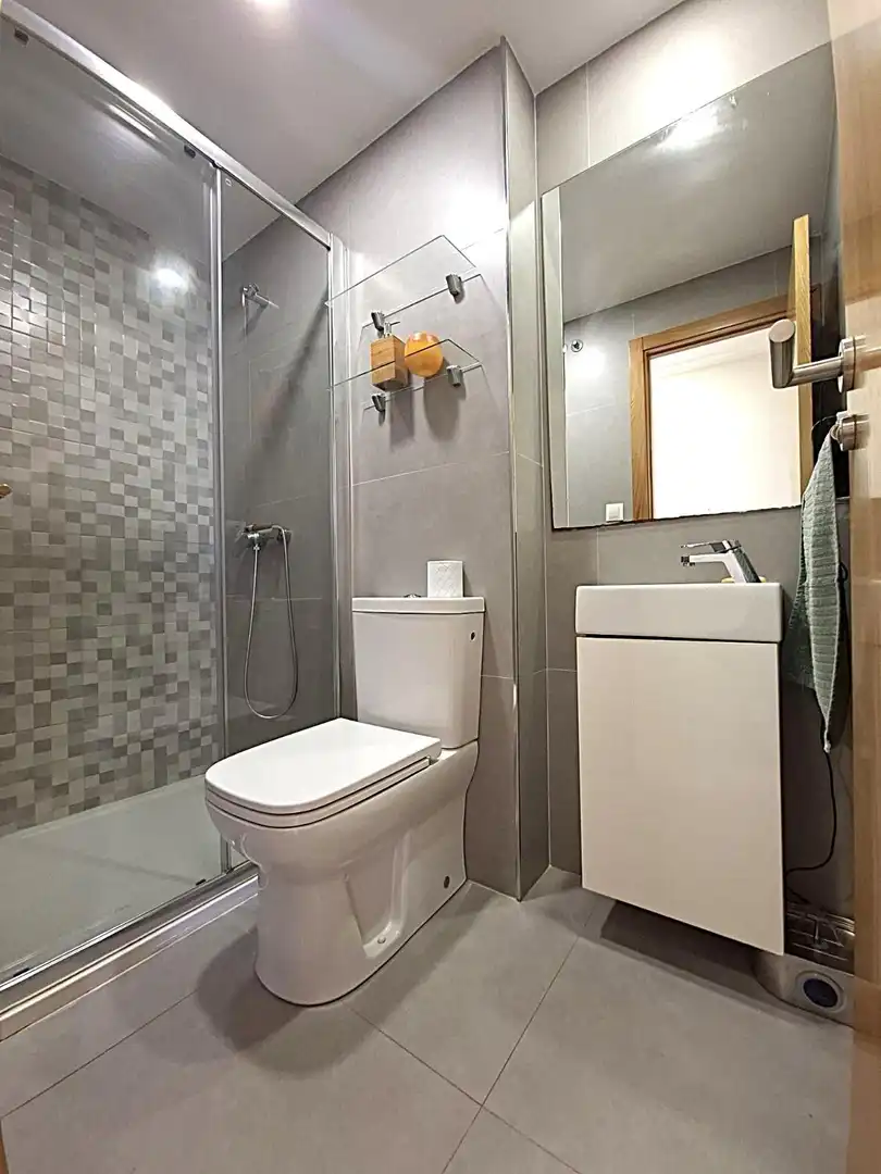 Baño de Piso en venta en Vilagarcía de Arousa con Terraza, Amueblado y Balcón