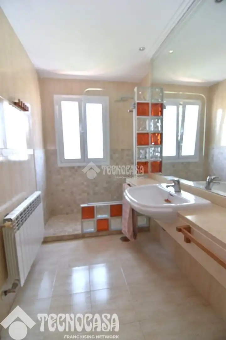 Bathroom of Detached homes for sale in Boadilla del Monte