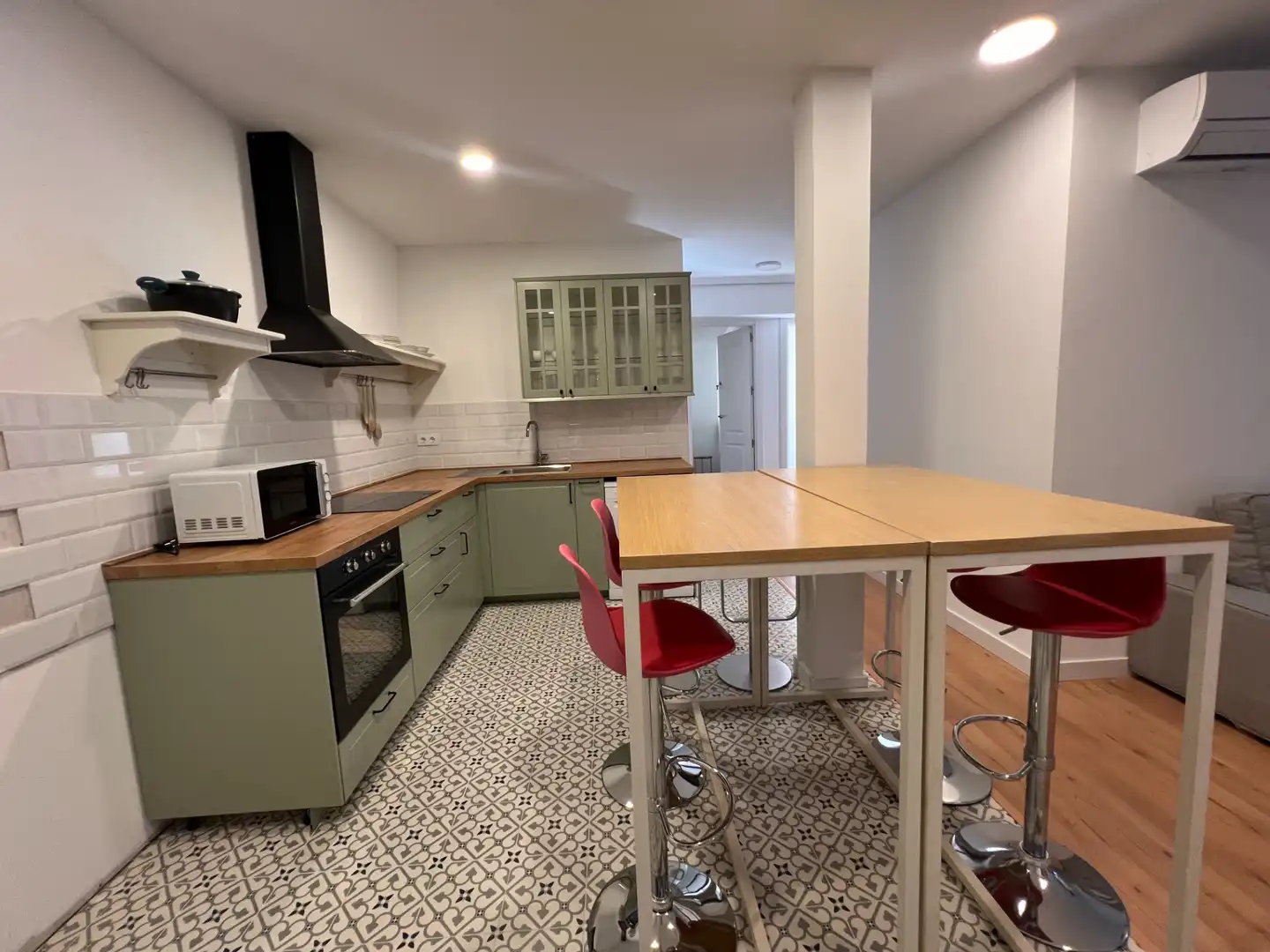 Cuina de Casa o xalet per a compartir en Madrid amb Aire condicionat, Calefacció i Jardí privat
