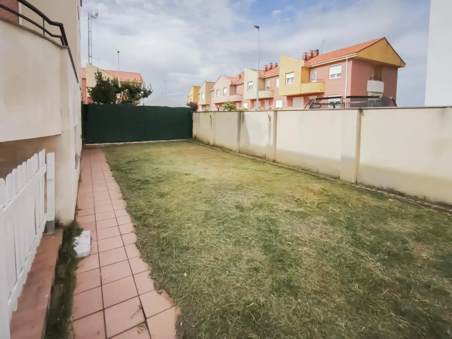 Jardí de Casa adosada en venda en Villaquilambre amb Terrassa i Balcó