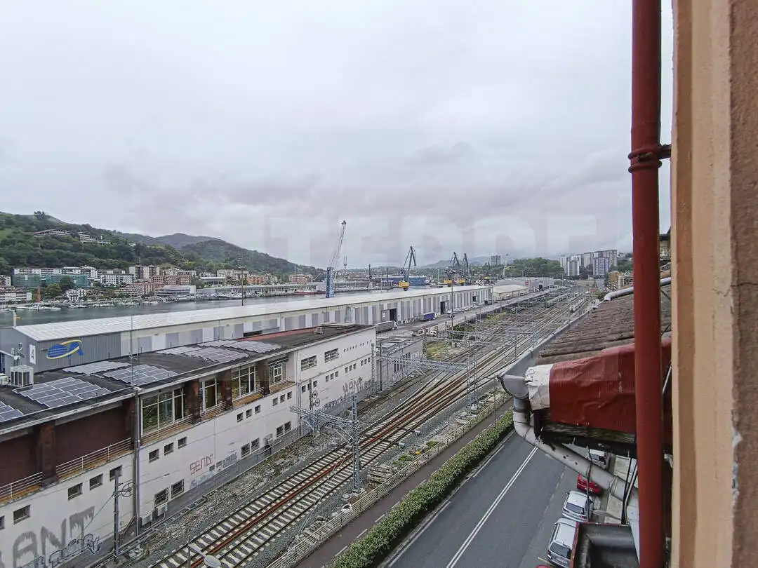 Vista exterior de Pis en venda en Donostia - San Sebastián  amb Calefacció