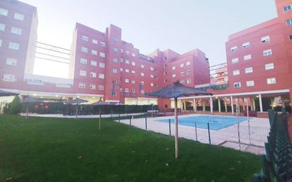 Swimming pool of Flat for sale in Fuenlabrada  with Air Conditioner, Heating and Private garden