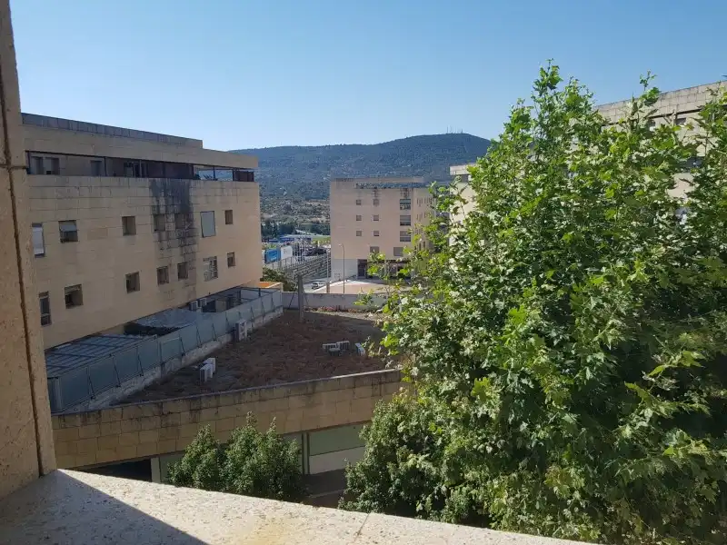 Außenansicht von Wohnung zum Verkauf in Plasencia mit Klimaanlage, Heizung und Privatgarten