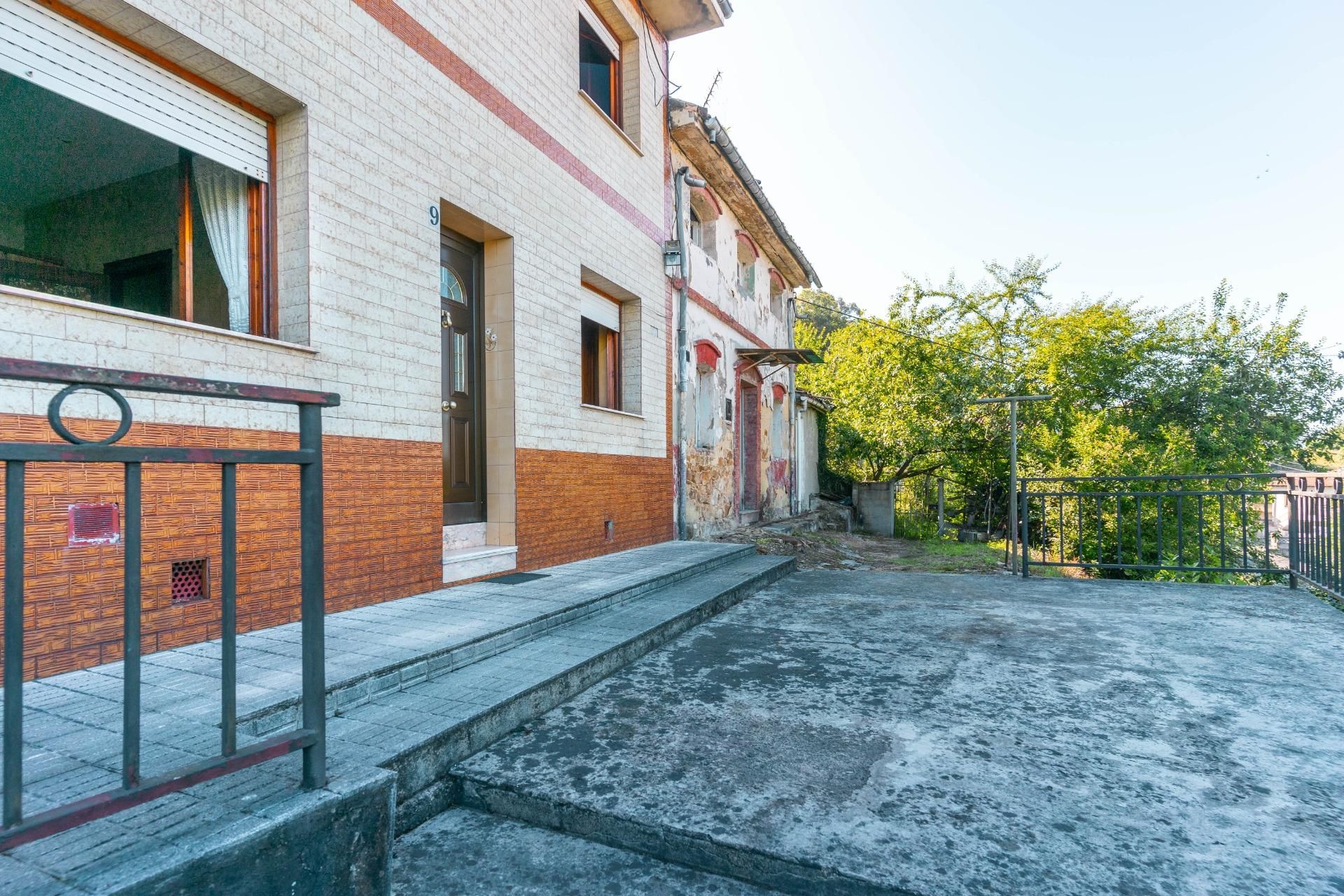 Vista exterior de Casa o chalet en venta en Langreo con Calefacción y Jardín privado