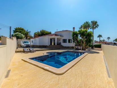 Vista exterior de Casa o xalet en venda en Alicante / Alacant amb Terrassa i Piscina