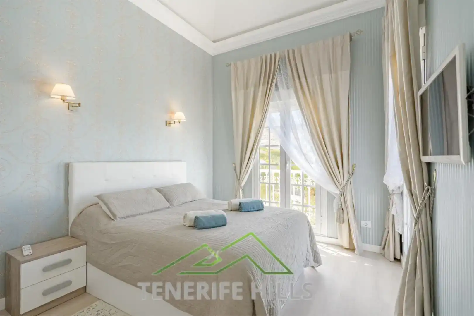 Habitación de Casa o chalet en venta en Adeje con Aire acondicionado, Piscina y Balcón