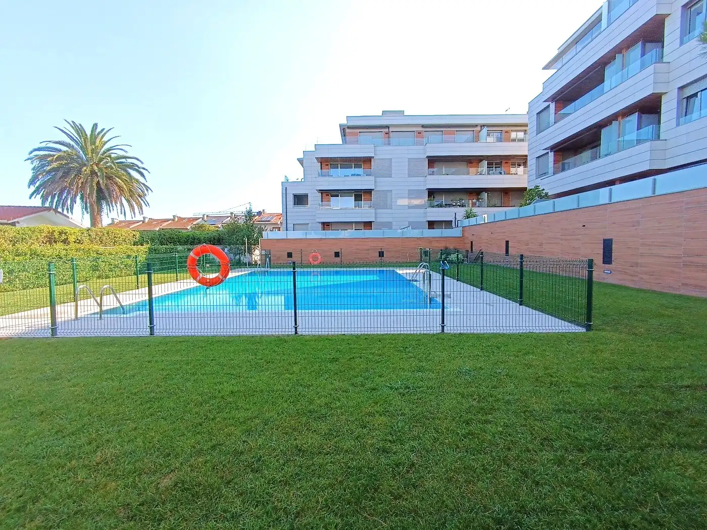 Piscina de Planta baja en venta en Sopela con Calefacción, Terraza y Amueblado