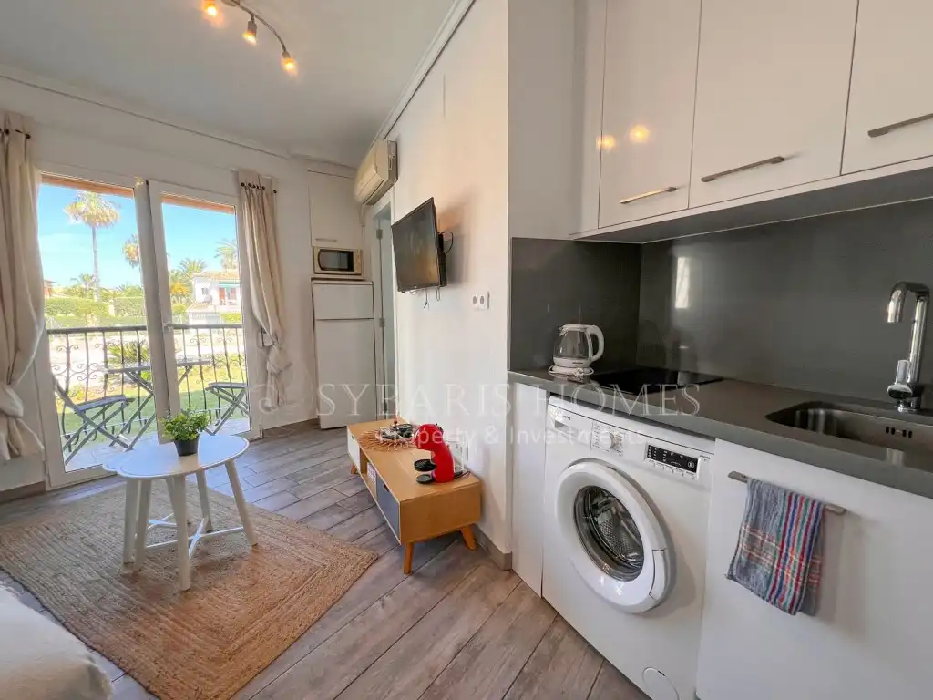 Vista exterior de Apartamento de alquiler en Dénia con Aire acondicionado, Jardín privado y Piscina