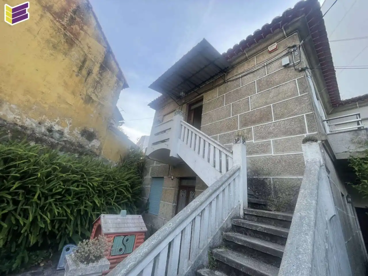 Vista exterior de Casa o xalet en venda en Vigo  amb Calefacció, Jardí privat i Terrassa