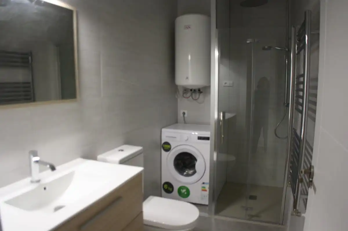 Badezimmer von Wohnung zur Miete in Plasencia mit Heizung, Möbliert und Balkon