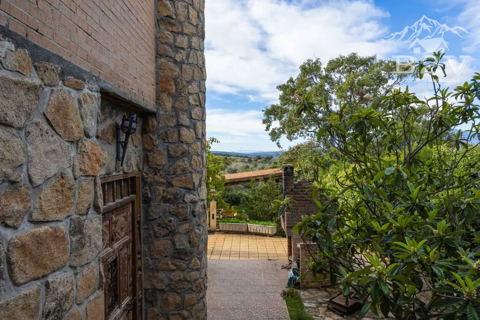 Vista exterior de Casa o xalet en venda en Venturada amb Aire condicionat, Calefacció i Jardí privat
