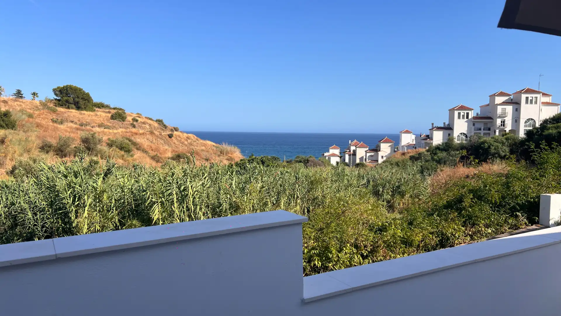 Vista exterior de Casa o xalet en venda en Torrox amb Aire condicionat, Terrassa i Moblat