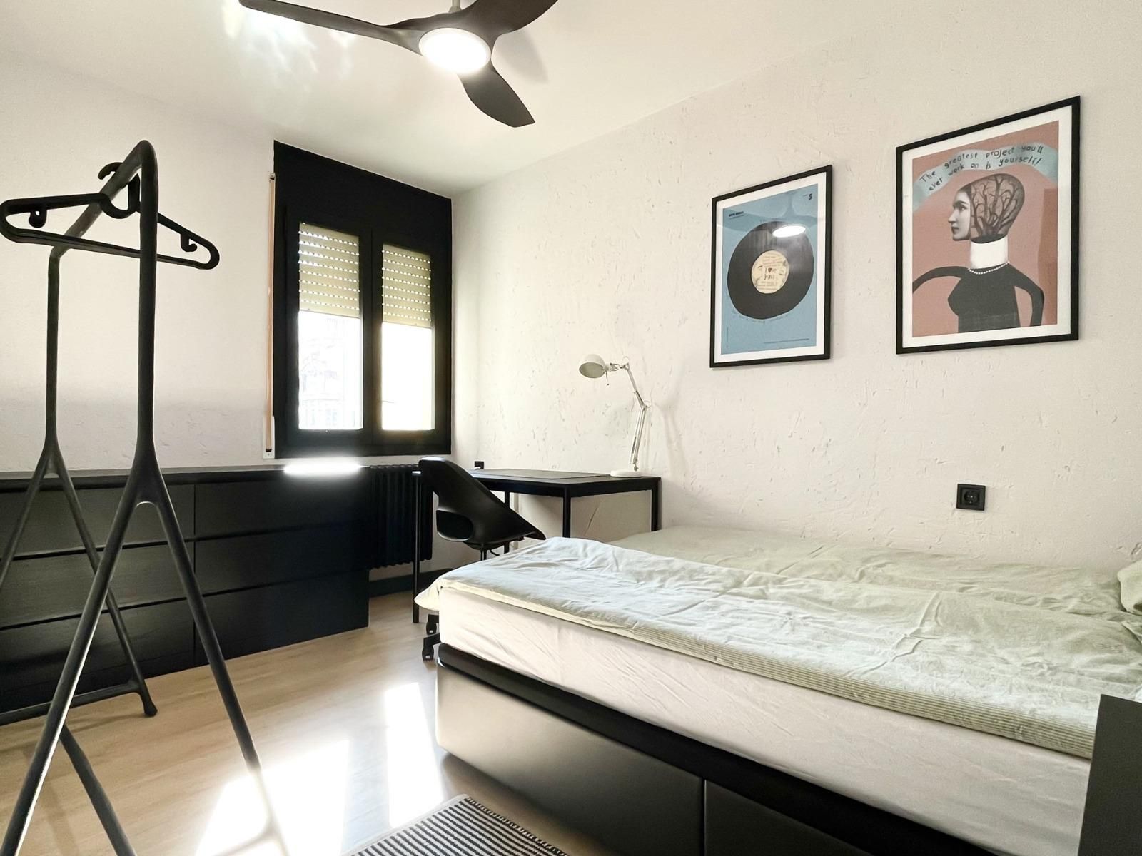 Bedroom of Flat to share in Reus  with Heating