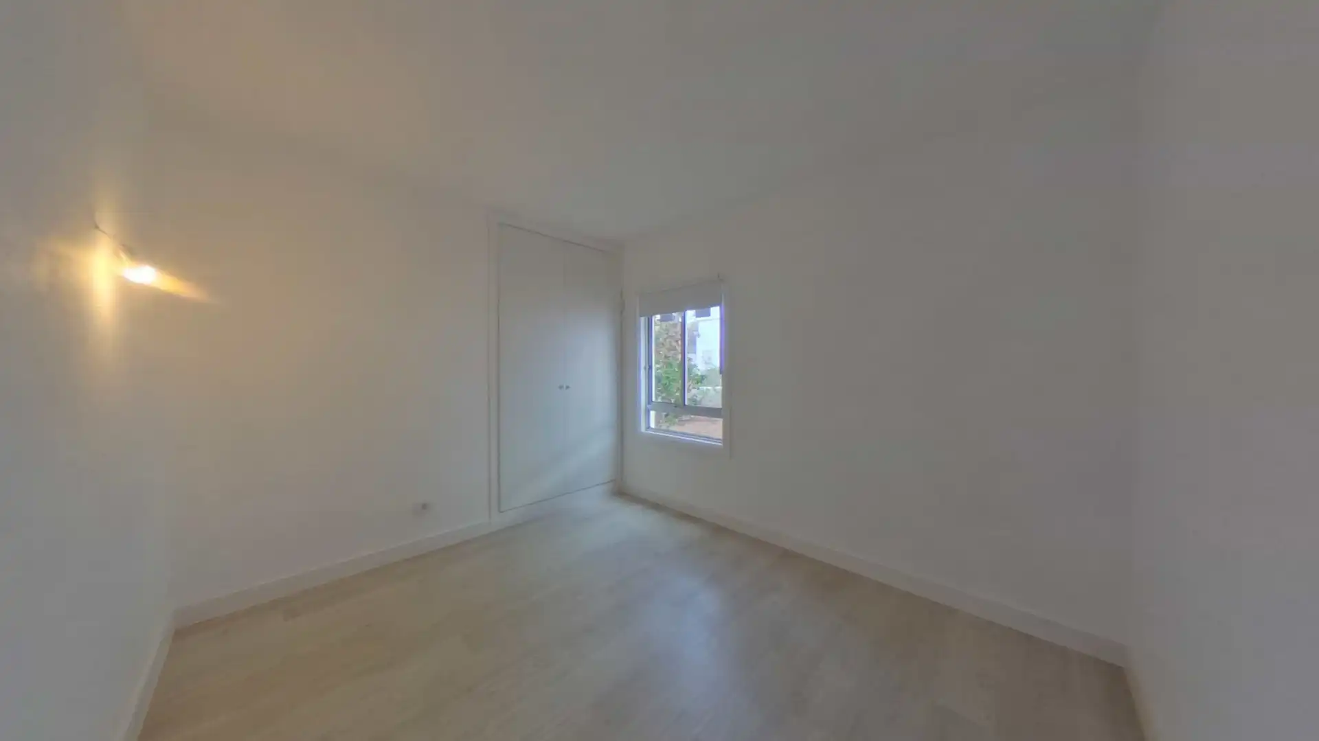 Schlafzimmer von Erdgeschoss zum Verkauf in Arona mit Schwimmbad