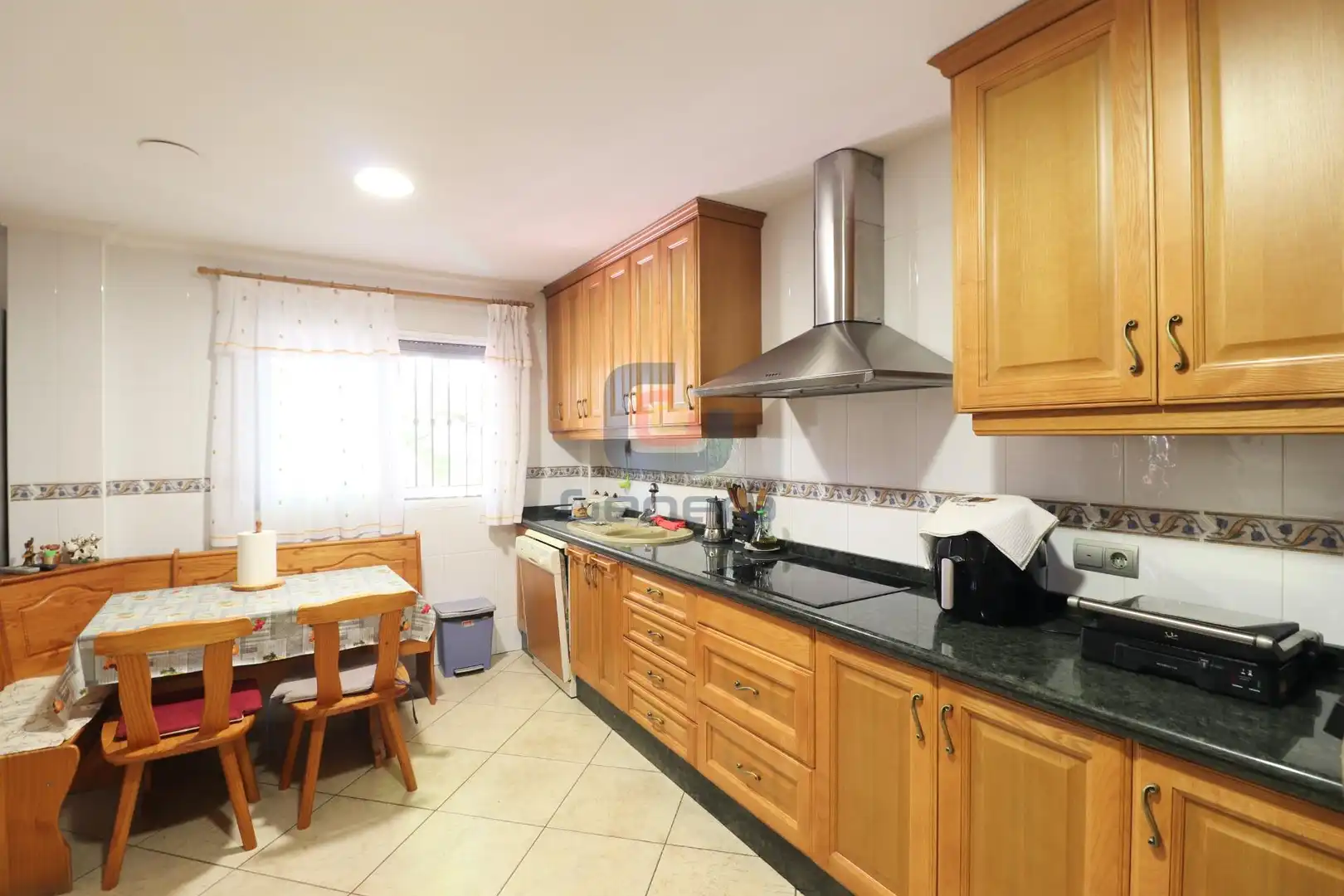 Cocina de Casa o chalet en venta en San Vicente del Raspeig / Sant Vicent del Raspeig con Aire acondicionado, Calefacción y Jardín privado
