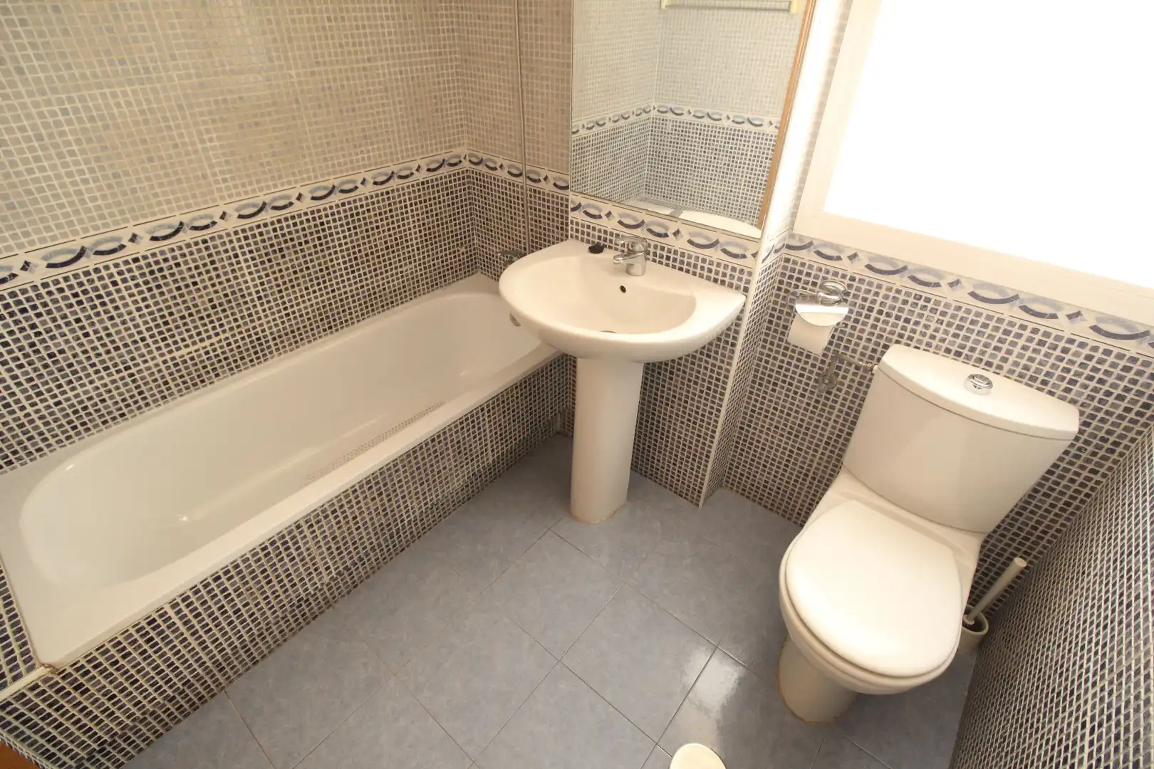 Badezimmer von Wohnung zur Miete in Málaga mit Klimaanlage, Heizung und Möbliert