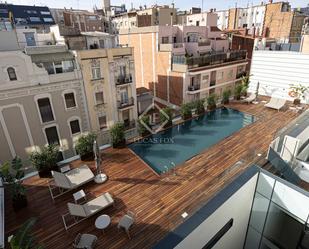 Swimming pool of Attic for sale in  Barcelona Capital  with Air Conditioner, Terrace and Swimming Pool