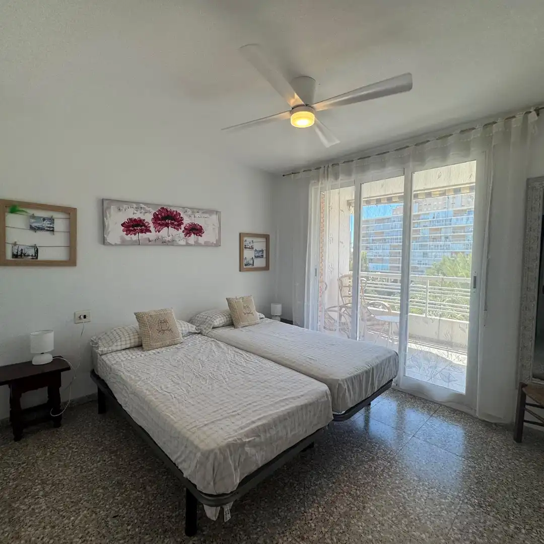 Habitación de Apartamento de alquiler en El Campello con Terraza, Amueblado y Horno