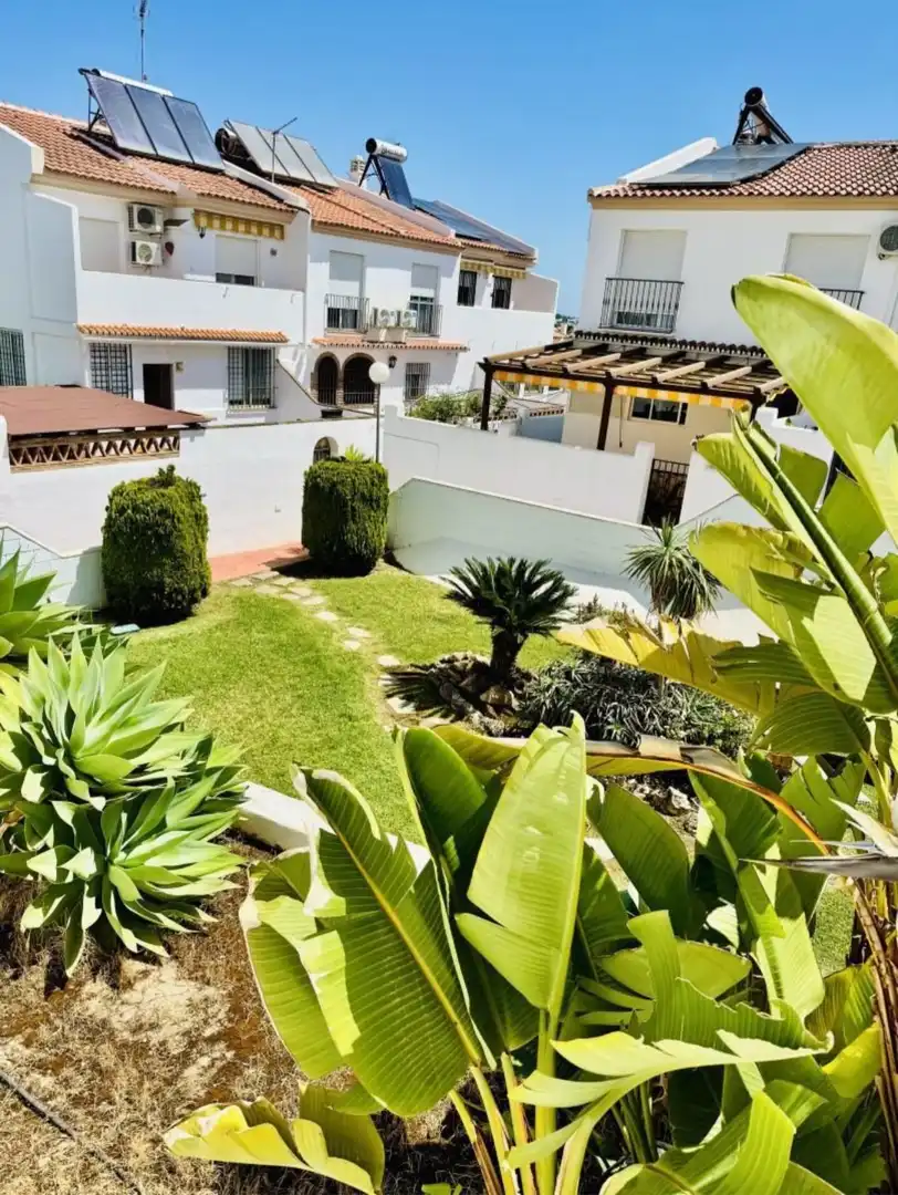 Jardí de Casa o xalet en venda en Alhaurín de la Torre amb Aire condicionat, Calefacció i Terrassa
