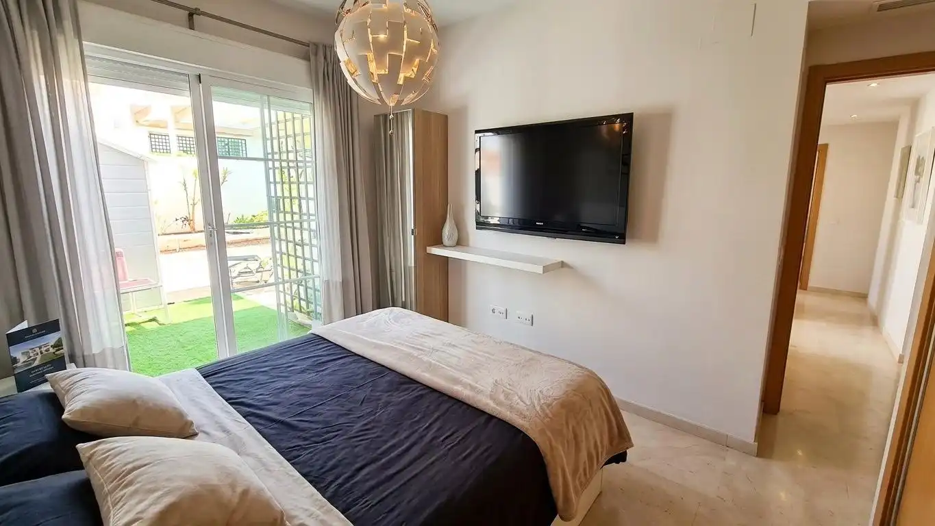 Schlafzimmer von Erdgeschoss zum Verkauf in Benalmádena mit Klimaanlage, Heizung und Privatgarten