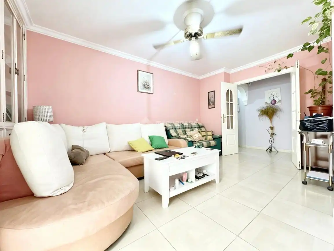 Sala de estar de Piso en venta en Sevilla con Aire acondicionado, Calefacción y Amueblado