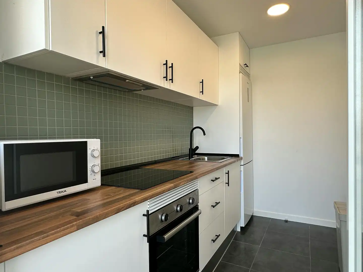 Kitchen of Flat for rent in Madrid  with Heating, Furnished and Washing machine