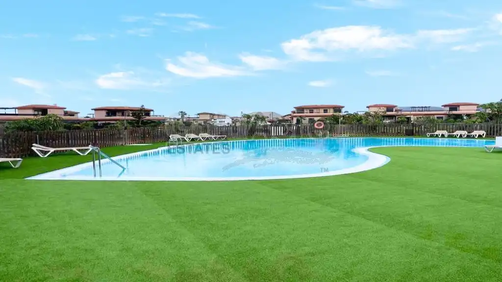 Piscina de Casa o xalet en venda en La Oliva