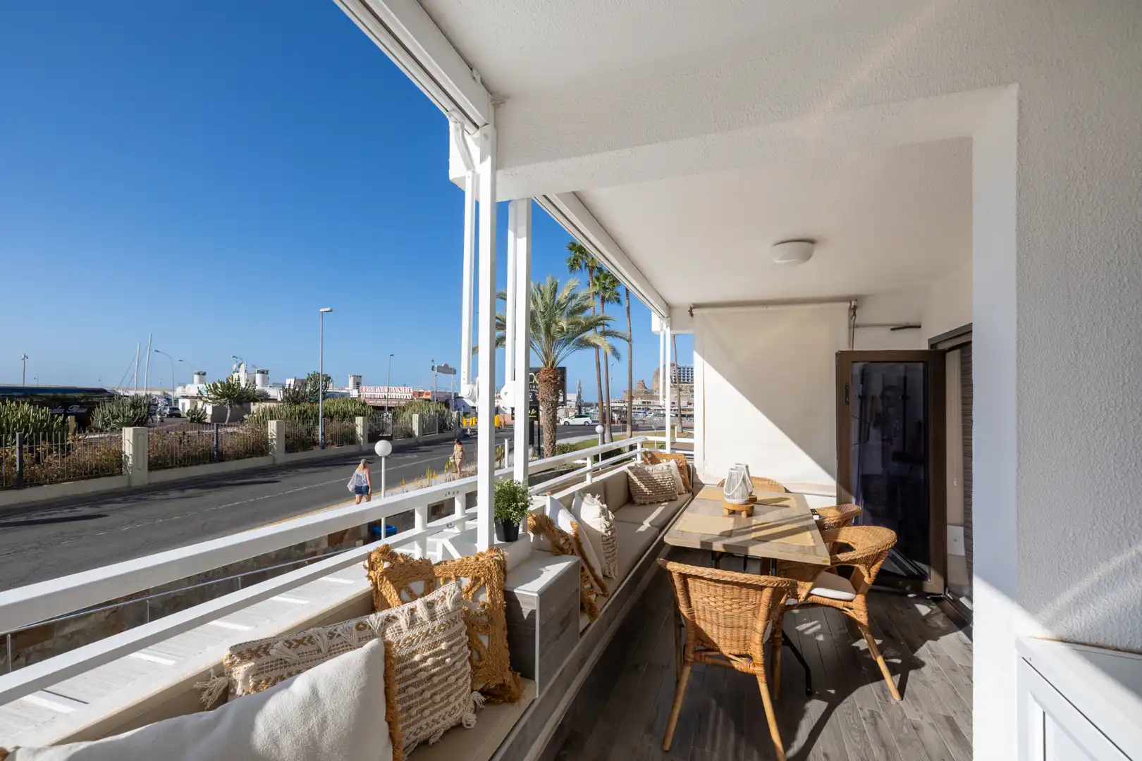 Terrasse von Wohnung zum Verkauf in Mogán mit Klimaanlage, Terrasse und Möbliert