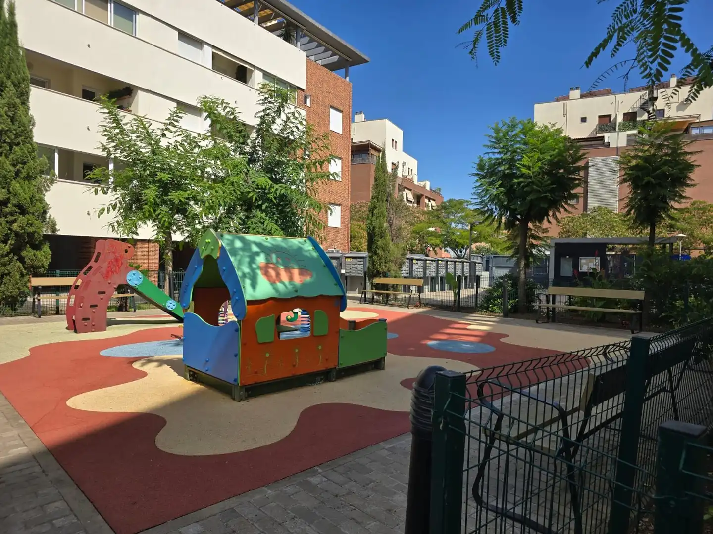 Vista exterior de Pis en venda en Mairena del Aljarafe amb Aire condicionat i Terrassa