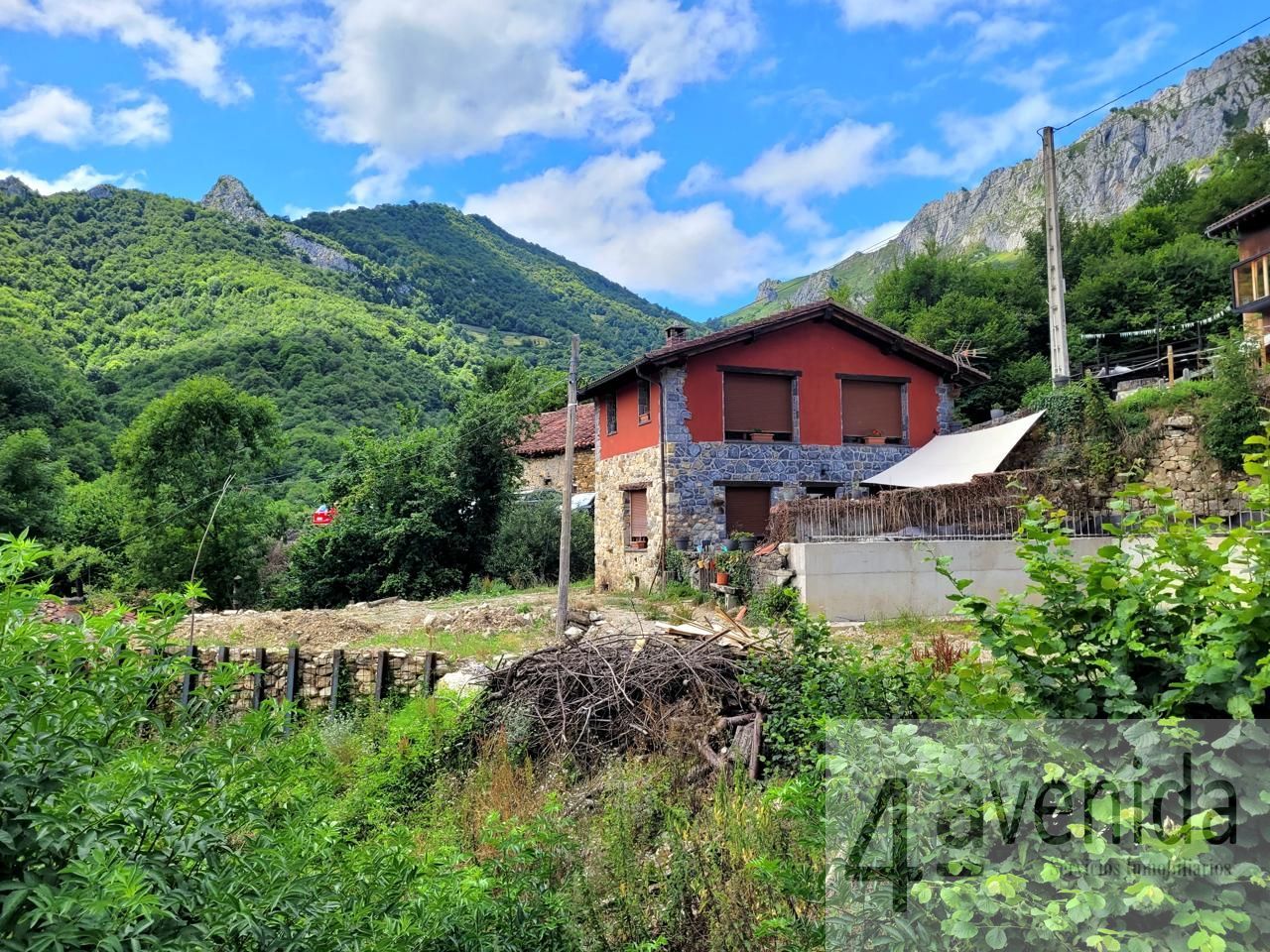 Vista exterior de Casa o chalet en venta en Caso con Calefacción, Jardín privado y Terraza