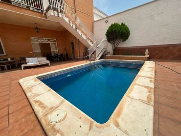 Casa amb balcó en venda a Calle HIDALGO