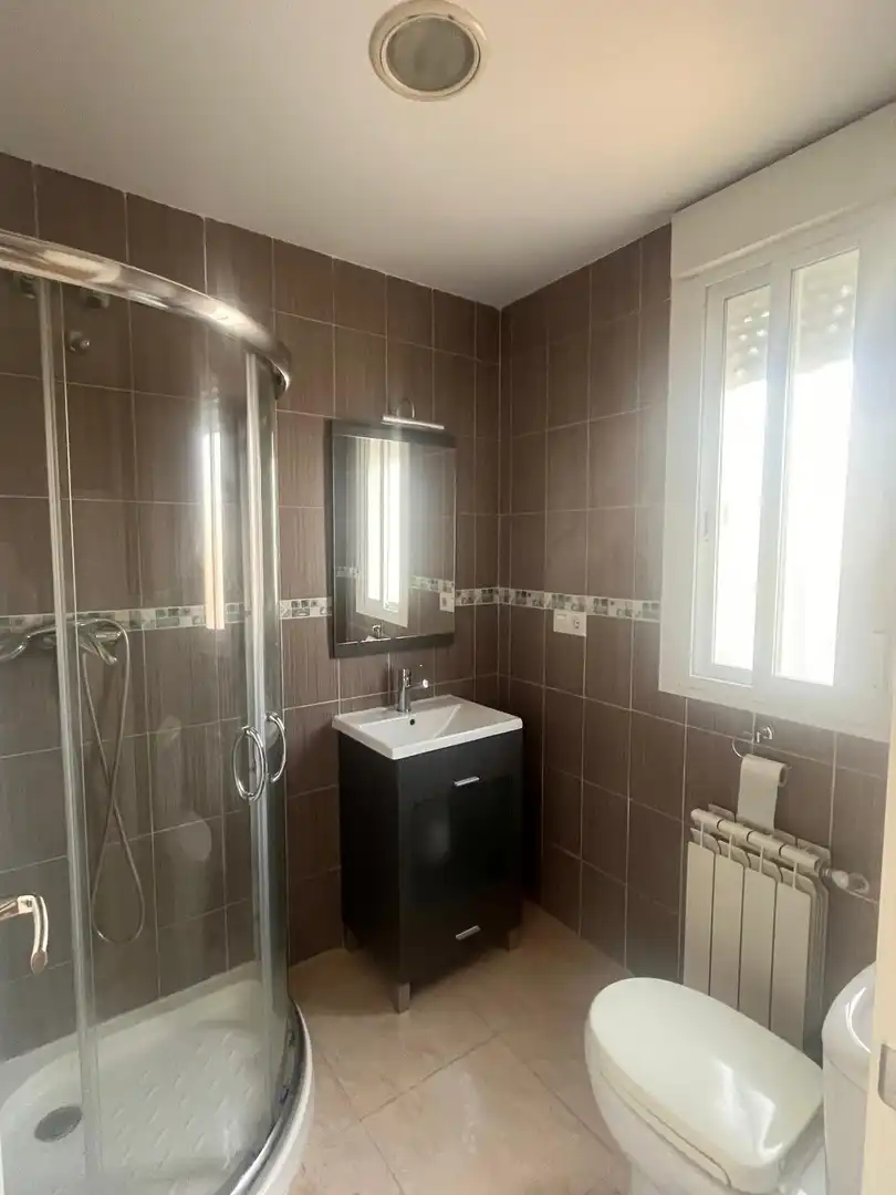 Badezimmer von Wohnung zur Miete in Cáceres mit Klimaanlage, Heizung und Möbliert
