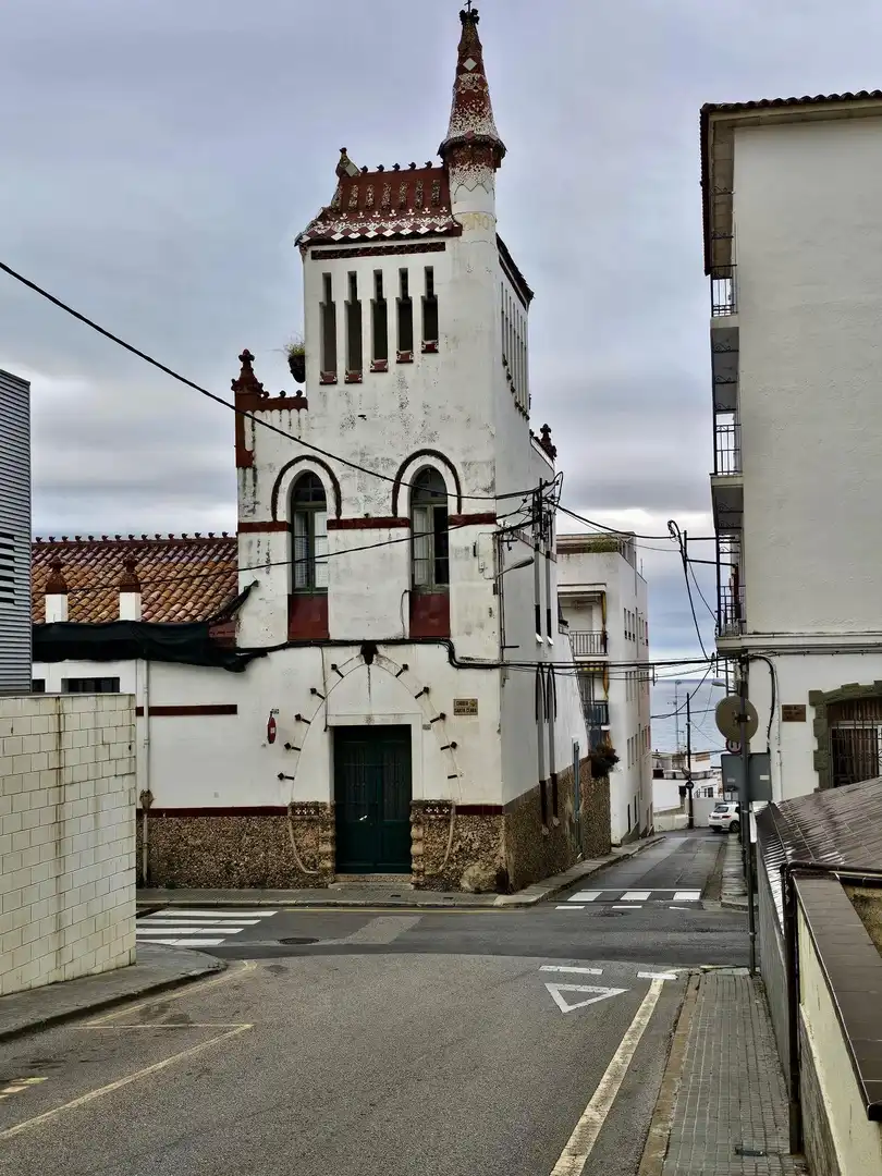 Vista exterior de Piso en venta en Sant Pol de Mar con Terraza, Balcón y Piscina comunitaria