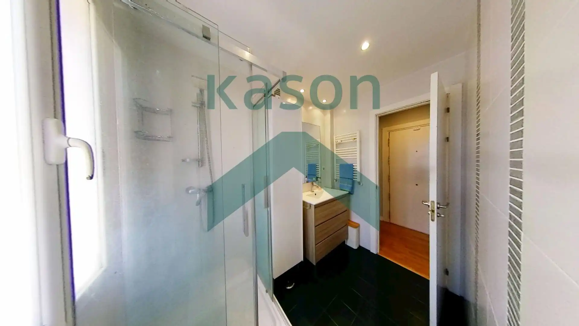Badezimmer von Wohnung zum Verkauf in Madrid mit Klimaanlage und Heizung