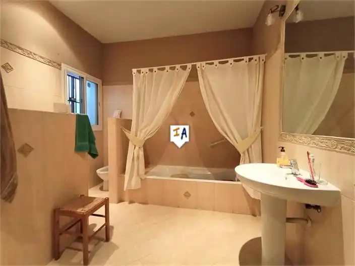 Baño de Casa adosada en venta en Casariche con Terraza, Trastero y Alarma