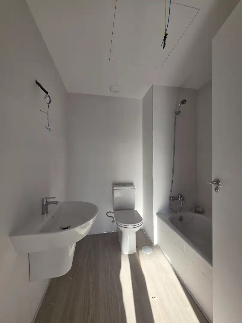 Badezimmer von Wohnung zur Miete in Valdemoro mit Klimaanlage, Heizung und Terrasse