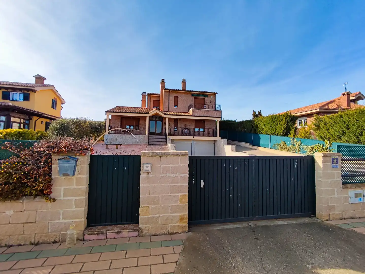 Vista exterior de Casa o chalet en venta en Villalobón con Calefacción, Jardín privado y Terraza