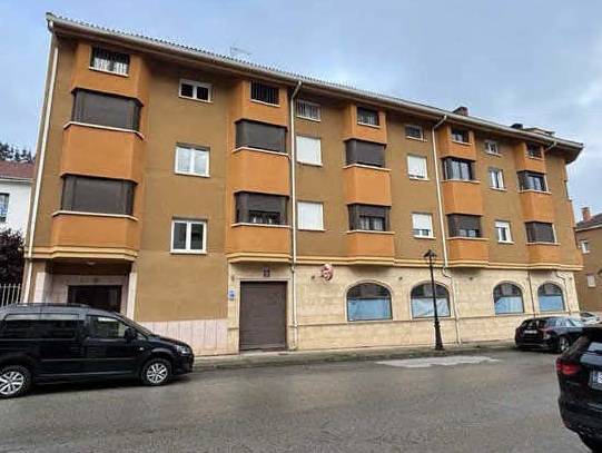 Piso en Venta en C/ Sagrada Familia en Pradoluengo