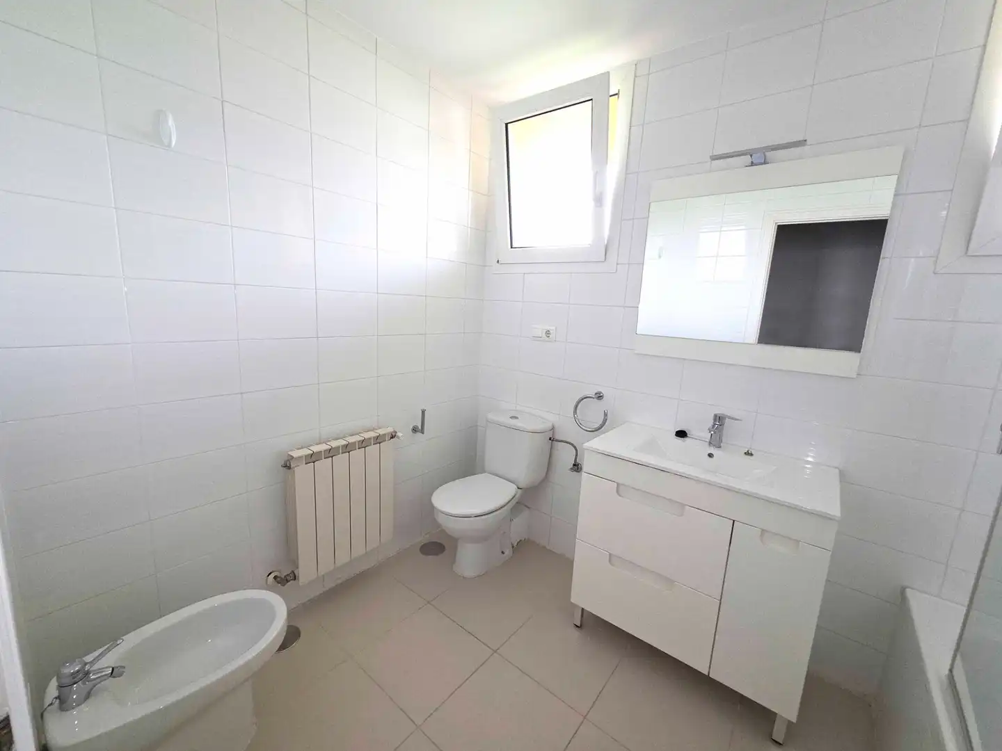 Baño de Casa adosada de alquiler en La Moraleja con Calefacción, Jardín privado y Terraza