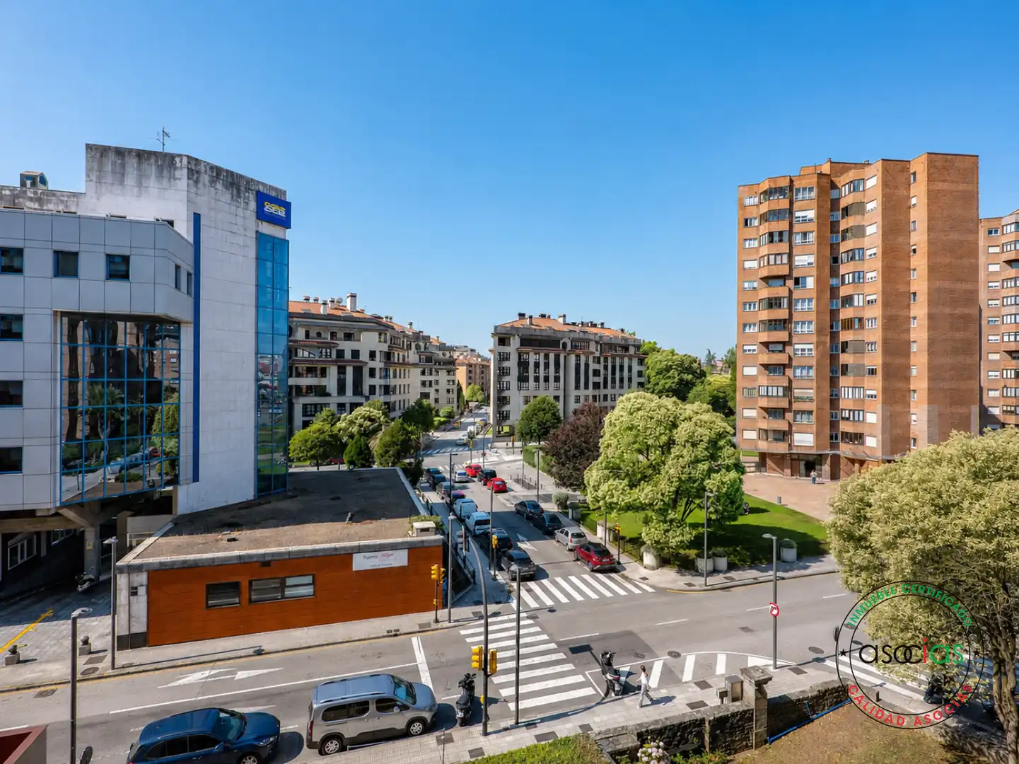 Vista exterior de Pis en venda en Gijón  amb Calefacció, Jardí privat i Parquet