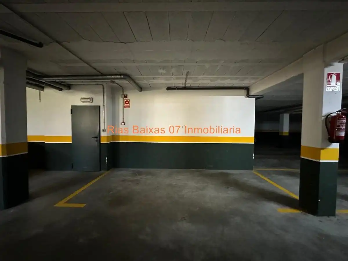 Parking de Piso en venta en Vigo  con Calefacción y Balcón