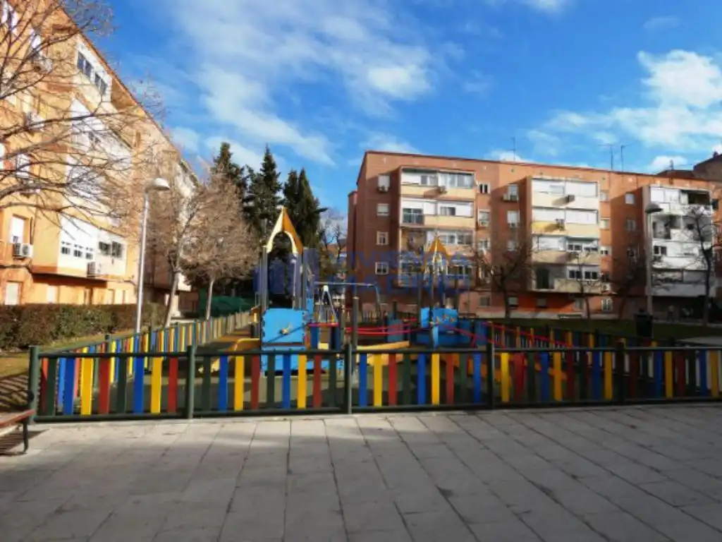 Außenansicht von Wohnung zur Miete in Madrid mit Heizung, Terrasse und Abstellraum