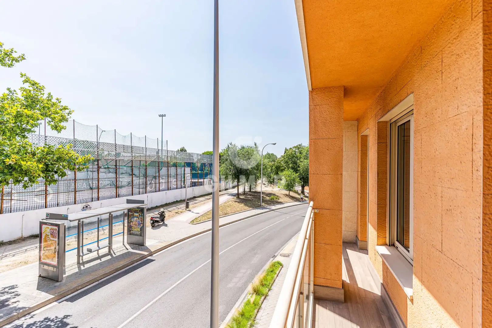 Vista exterior de Pis en venda en Madrid amb Calefacció, Jardí privat i Traster