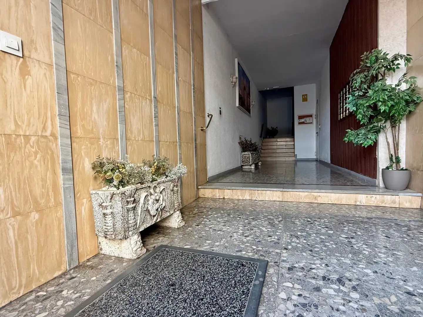 Flat for rent in Calle de Fernán Sánchez de Tovar, Cruz Roja