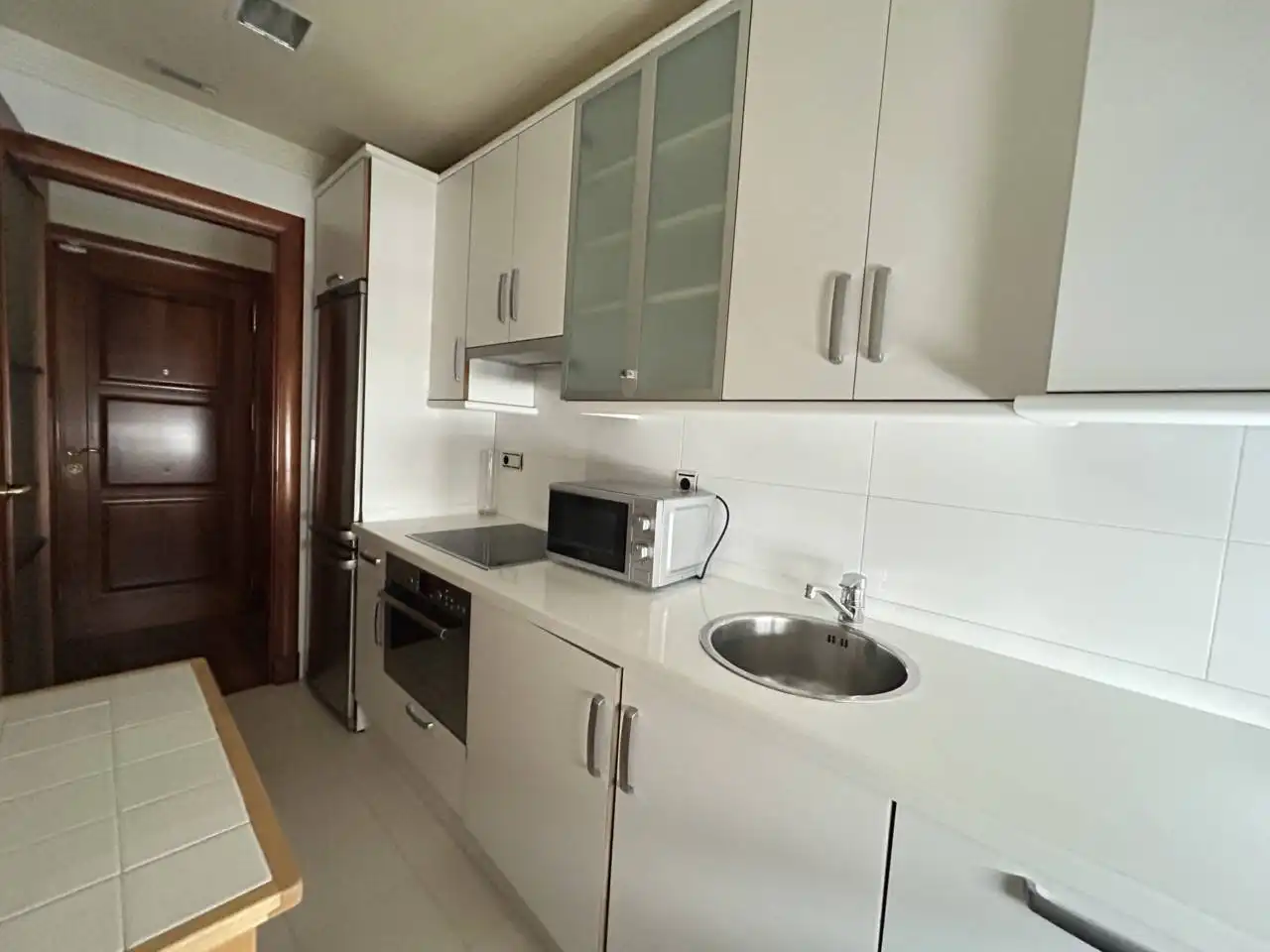 Cuina de Apartament en venda en Oviedo  amb Calefacció, Parquet i Moblat
