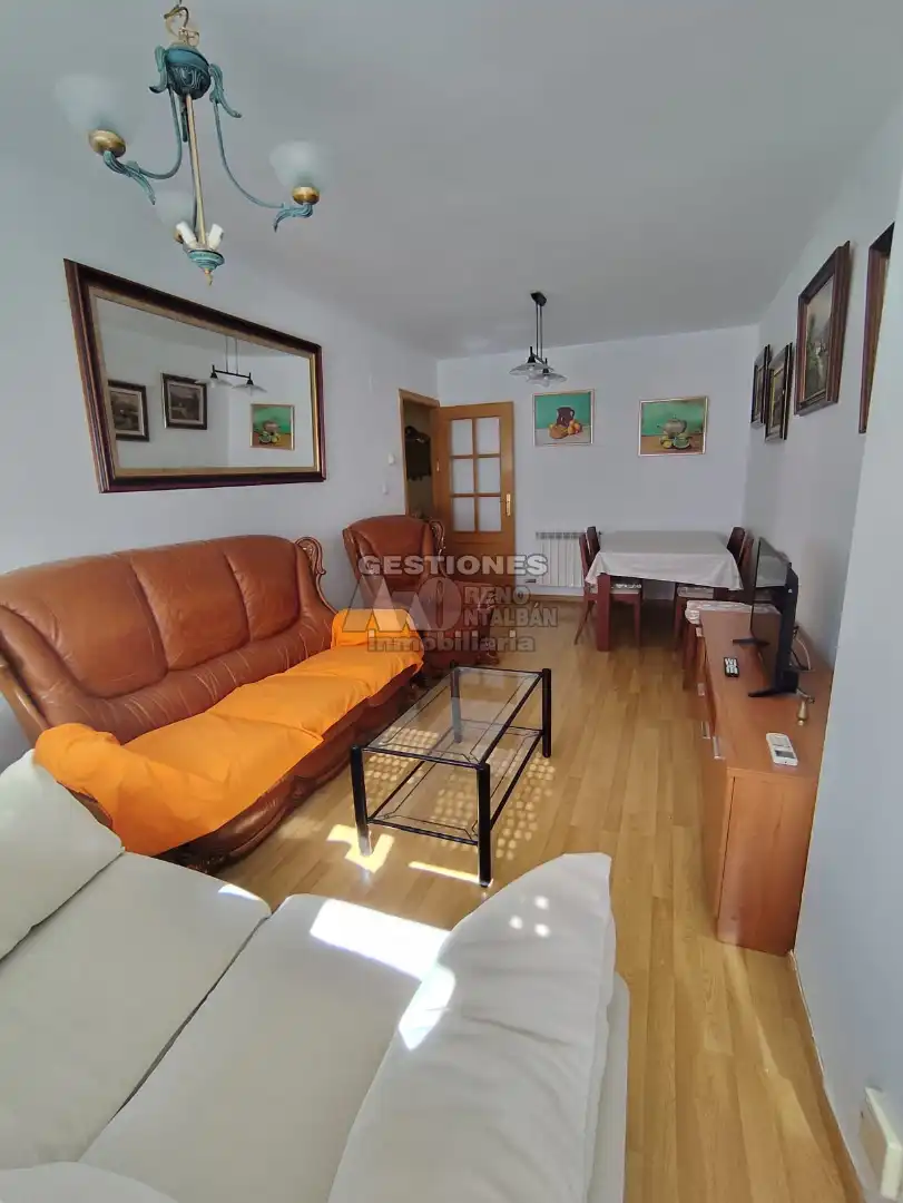 Living room of Flat for share in Granada  with Heating, Parquet flooring and Furnished