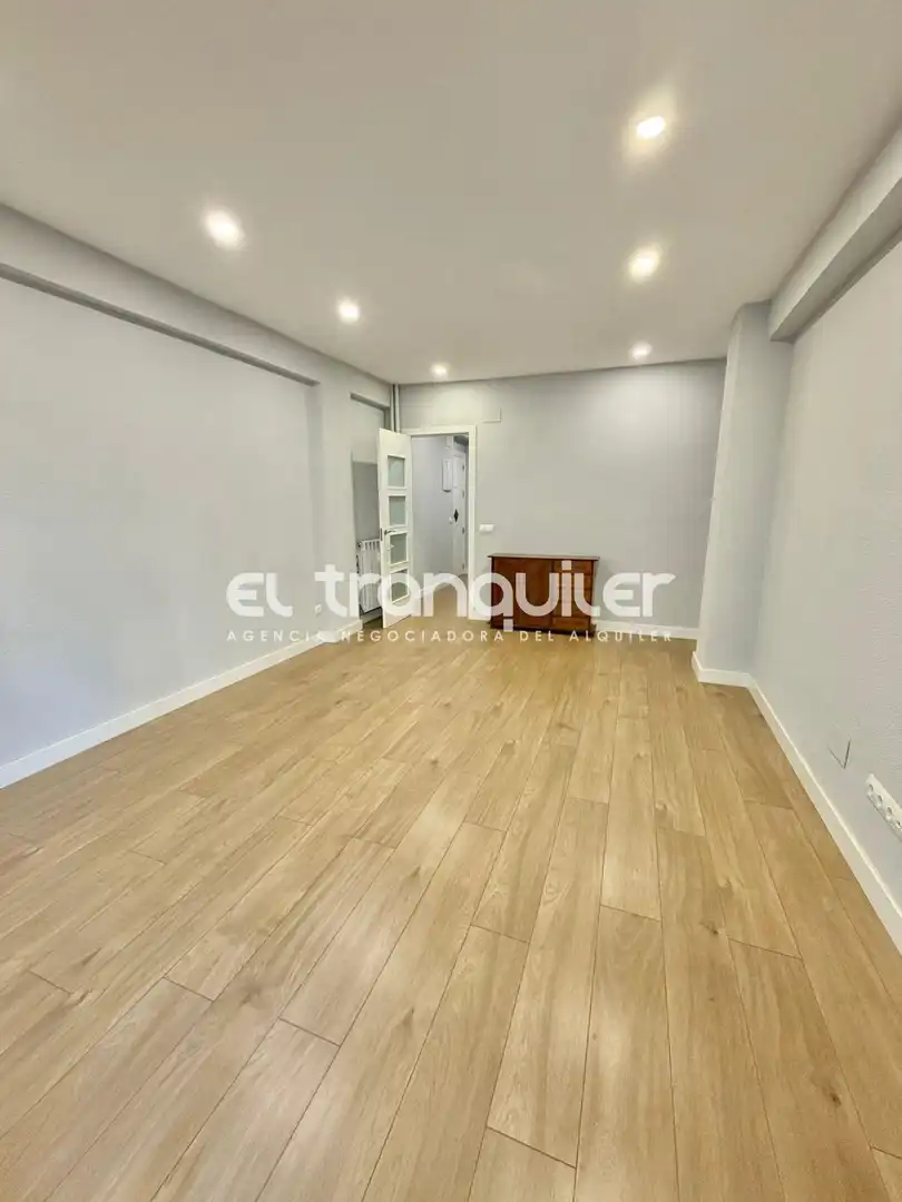 Appartamento con ascensore in affitto a Calle Corazon de Maria, imagen 3