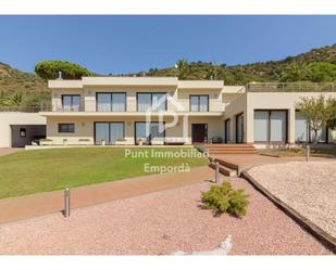 Vista exterior de Casa o xalet en venda en Pau amb Aire condicionat, Calefacció i Jardí privat