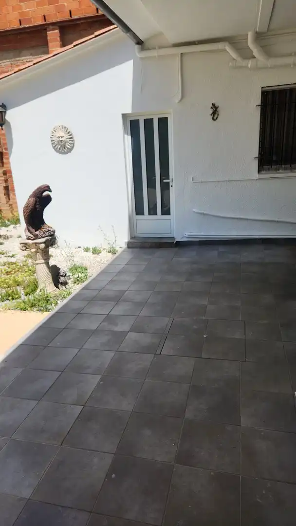 Terraza de Piso de alquiler en Salt con Aire acondicionado, Calefacción y Trastero