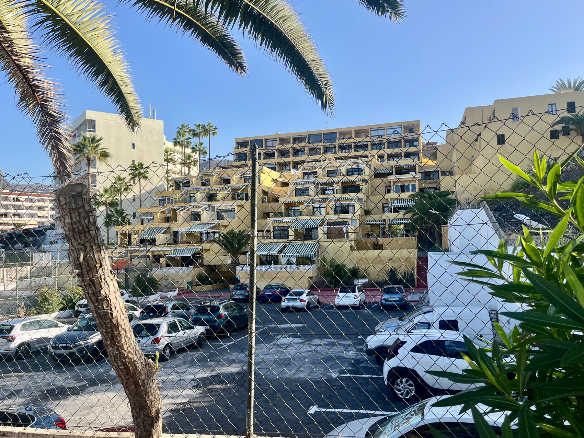 Vista exterior de Estudi en venda en Santiago del Teide amb Piscina, Moblat i Balcó